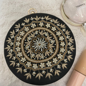 BLACK CIRCLE CLUTCH